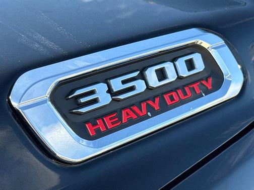 Diamond Black Crystal Pearlcoat 2025 RAM 3500 Laramie Crew Cab 4x4 6'4' Box