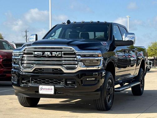 Diamond Black Crystal Pearlcoat 2025 RAM 3500 Laramie Crew Cab 4x4 6'4' Box