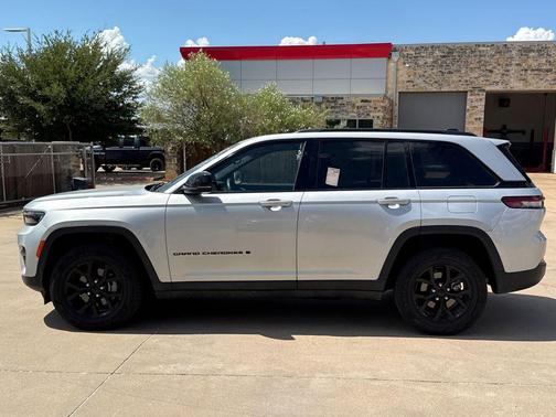Silver Zynith 2024 Jeep Grand Cherokee Altitude