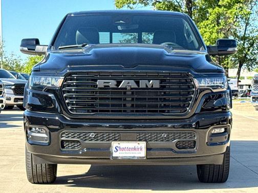 Diamond Black Crystal Pearlcoat 2026 RAM 1500 Laramie