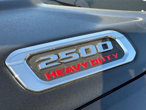 Diamond Black Crystal Pearlcoat 2026 RAM 2500 Laramie Crew Cab 4x4 6'4' Box