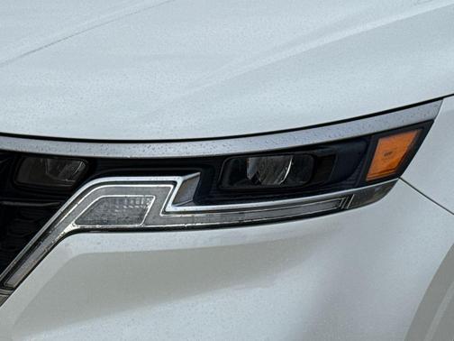 Snow White Pearl 2022 Kia Carnival EX