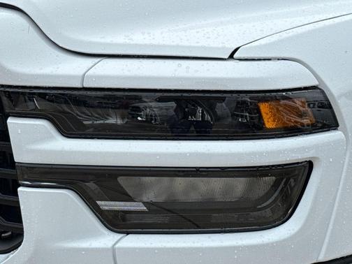 Bright White Clearcoat 2026 RAM 2500 Tradesman Crew Cab 4x4 8' Box