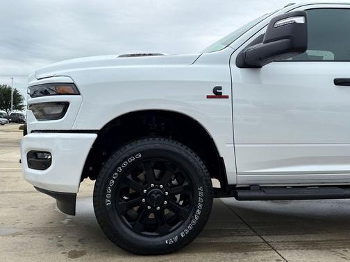 Bright White Clearcoat 2026 RAM 2500 Tradesman Crew Cab 4x4 8' Box
