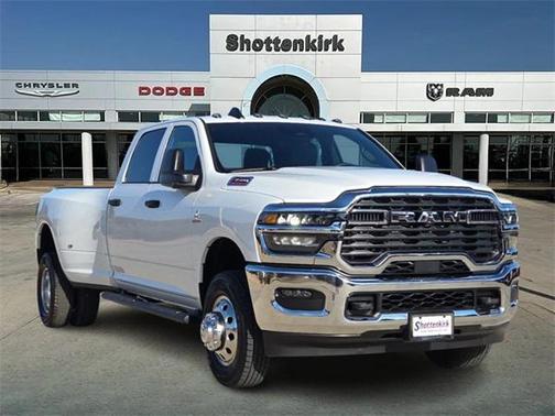 2026 RAM 3500 Tradesman Crew Cab 4x4 8' Box