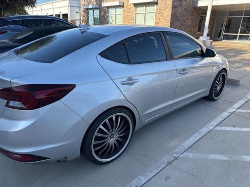 2019 Hyundai ELANTRA SEL