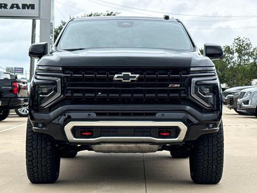 Black 2025 Chevrolet Suburban 4WD Z71