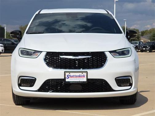 2026 Chrysler Pacifica L