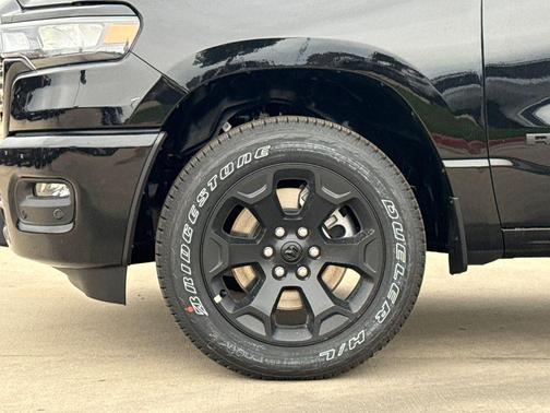 Diamond Black Crystal Pearlcoat 2026 RAM 1500 Express
