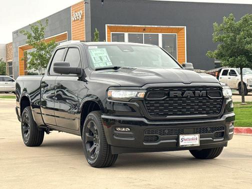 Diamond Black Crystal Pearlcoat 2026 RAM 1500 Express