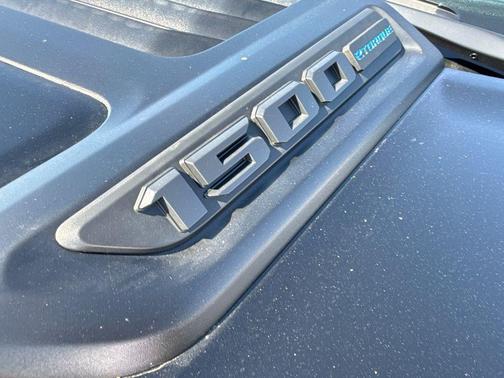 Diamond Black Crystal Pearlcoat 2026 RAM 1500 Express