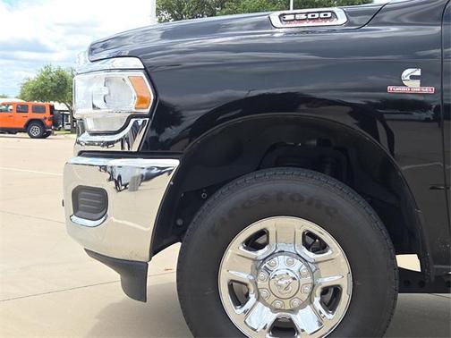 2024 RAM 3500 Tradesman Crew Cab 4x4 6'4' Box
