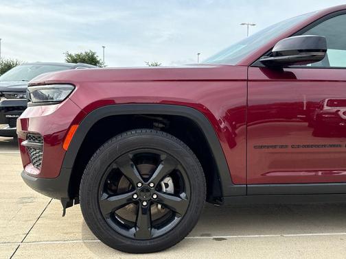 Velvet Red Pearlcoat 2023 Jeep Grand Cherokee Altitude
