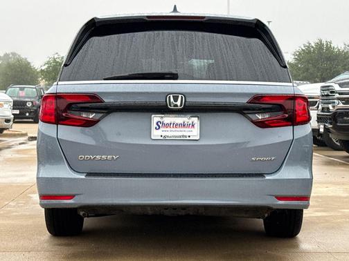 Sonic Gray Pearl 2023 Honda Odyssey Sport