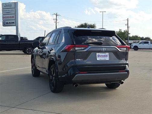 2020 Toyota RAV4 Hybrid SE