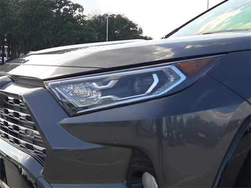 2020 Toyota RAV4 Hybrid SE