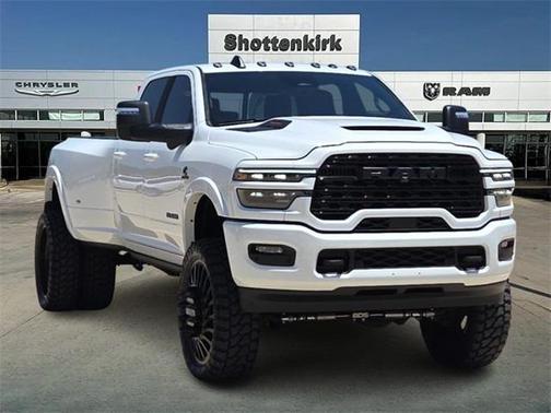 2025 RAM 3500 Limited Crew Cab 4x4 8' Box