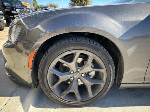 2023 Chrysler 300 Touring