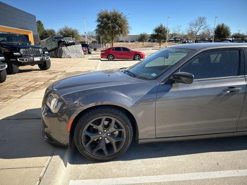 2023 Chrysler 300 Touring