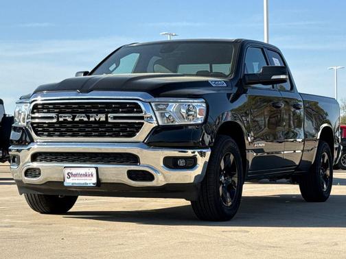 Diamond Black Crystal Pearlcoat 2022 RAM 1500 Big Horn/Lone Star