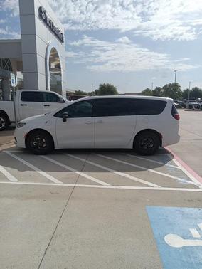 2023 Chrysler Pacifica Hybrid Limited