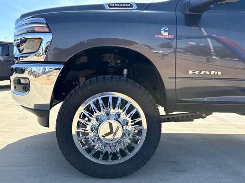 2026 RAM 3500 Laramie Crew Cab 4x4 8' Box