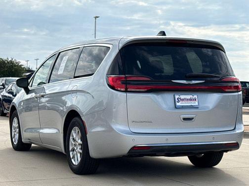 Silver Mist Clearcoat 2023 Chrysler Pacifica Touring L