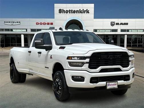 2025 RAM 3500 Lone Star Crew Cab 4x4 8' Box