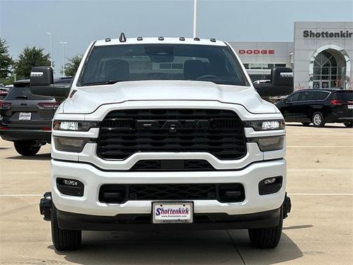 2025 RAM 3500 Lone Star Crew Cab 4x4 8' Box