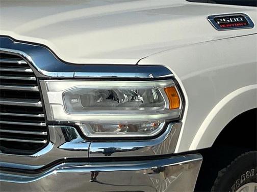 2019 RAM 2500 Laramie Crew Cab 4x4 8' Box