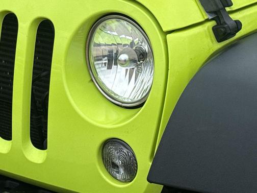 Hypergreen Clearcoat 2016 Jeep Wrangler Unlimited Rubicon