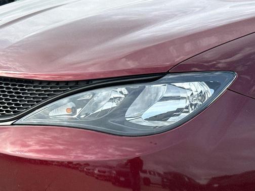 Velvet Red Pearlcoat 2023 Chrysler Voyager LX