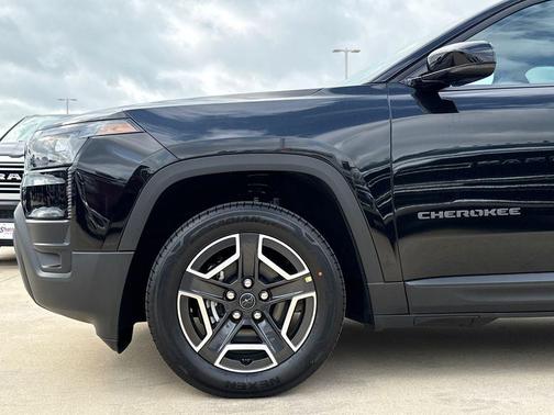 Diamond Black Crystal Pearlcoat 2026 Jeep Cherokee Limited