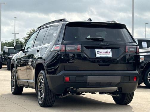 Diamond Black Crystal Pearlcoat 2026 Jeep Cherokee Limited