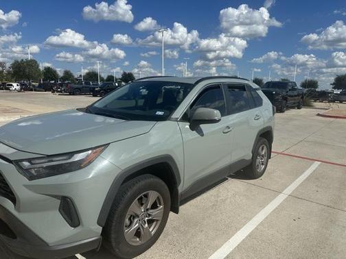 2022 Toyota RAV4 XLE