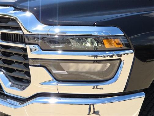 2025 RAM 2500 Tradesman Crew Cab 4x4 6'4' Box