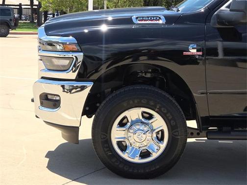 2025 RAM 2500 Tradesman Crew Cab 4x4 6'4' Box