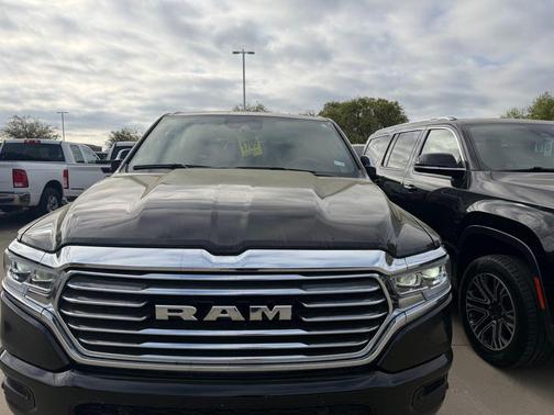 Diamond Black Crystal Pearlcoat 2022 RAM 1500 Longhorn