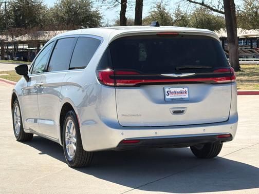 Silver Mist Clearcoat 2024 Chrysler Pacifica Touring L