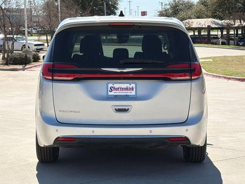 Silver Mist Clearcoat 2024 Chrysler Pacifica Touring L