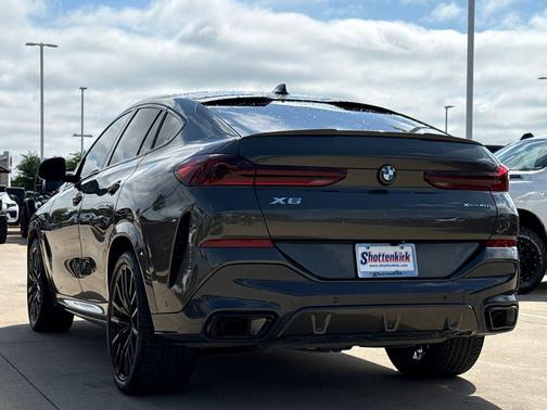 Manhattan Green Metallic 2023 BMW X6 xDrive40i