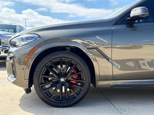 Manhattan Green Metallic 2023 BMW X6 xDrive40i