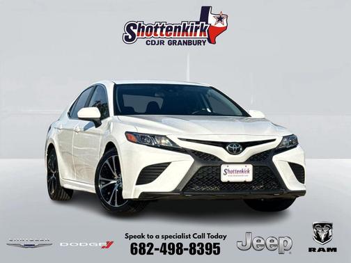 Super White 2019 Toyota Camry SE