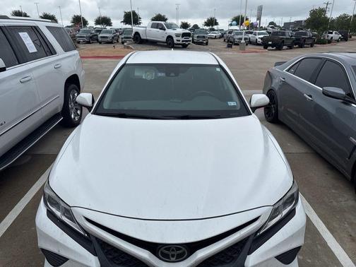 Super White 2019 Toyota Camry SE