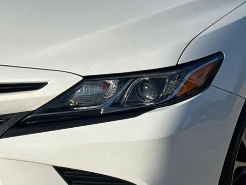 Super White 2019 Toyota Camry SE