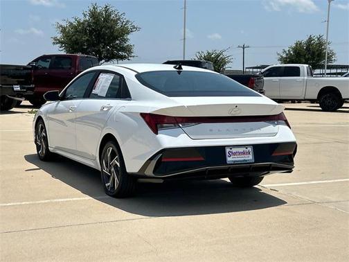 2025 Hyundai ELANTRA SEL