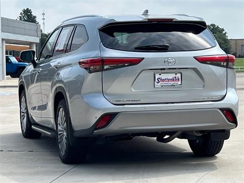 2022 Toyota Highlander Platinum