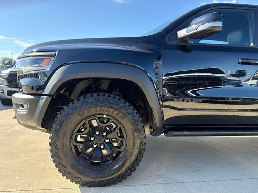 Diamond Black Crystal Pearlcoat 2026 RAM 1500 RHO Crew Cab 4x4 5'7' Box