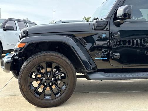 Black Clearcoat 2021 Jeep Wrangler Unlimited 4xe Sahara High Altitude