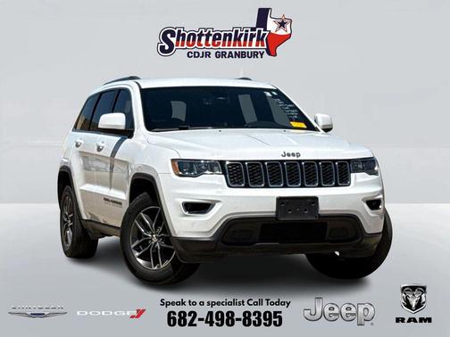 Bright White Clearcoat 2018 Jeep Grand Cherokee Laredo E